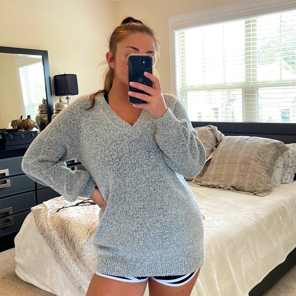 Gray Long Sleeve V-Neck Sweater